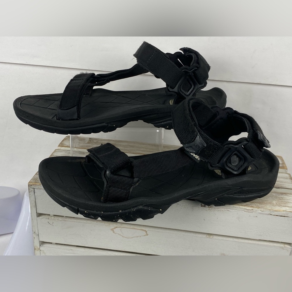 Teva Terra universal hiking adventure sandal men’s 12 shock pad hook and latch
